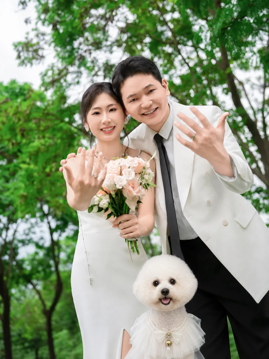 新人展示婚戒